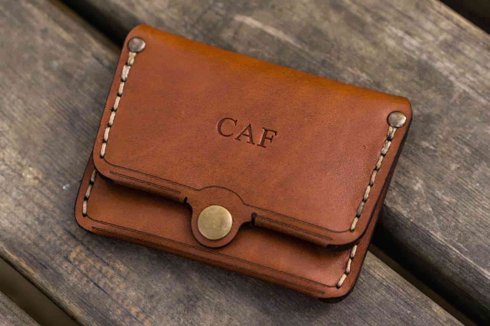 Dompet atau Beg Kulit Tersuai